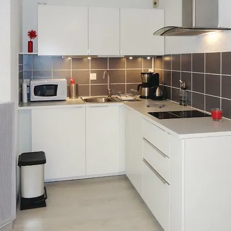 公寓 In With Kitchen