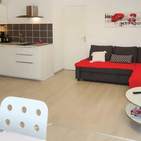 Apartment In With Kitchen *